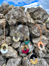 Charger l'image dans la galerie, Sautoir corne "Sismy"