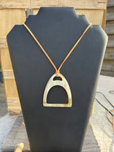 Charger l'image dans la galerie, Sautoir corne "Horse"