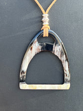 Charger l'image dans la galerie, Sautoir corne "Horse"