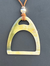 Charger l'image dans la galerie, Sautoir corne "Horse"