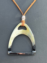 Charger l'image dans la galerie, Sautoir corne "Horse"