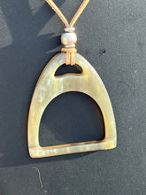 Charger l'image dans la galerie, Sautoir corne "Horse"
