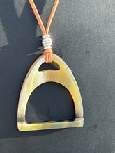Charger l'image dans la galerie, Sautoir corne "Horse"