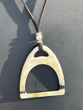 Charger l'image dans la galerie, Sautoir corne "Horse"