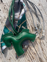 Charger l'image dans la galerie, Bijou de sac "Cheval Sapin"