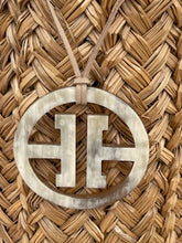 Charger l'image dans la galerie, Sautoir corne "H"