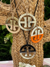 Charger l'image dans la galerie, Sautoir corne "H"