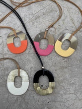 Charger l'image dans la galerie, Sautoir corne "Ovaly"