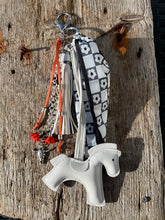 Charger l'image dans la galerie, Bijou de sac "Cheval Blanc"