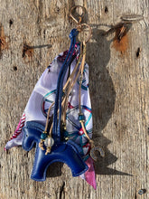 Charger l'image dans la galerie, Bijou de sac "Cheval Bleu Foncé"