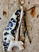 Charger l'image dans la galerie, Bijou de sac "Cheval Blanc"
