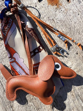 Charger l'image dans la galerie, Bijou de sac "Teckel Cognac"