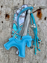 Charger l'image dans la galerie, Bijou de sac "Cheval Bleu Ciel"