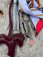 Charger l'image dans la galerie, Bijou de sac "Cheval Lie de Vin"