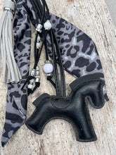 Charger l'image dans la galerie, Bijou de sac "Cheval Noir"