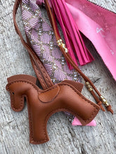 Charger l'image dans la galerie, Bijou de sac "Cheval Cognac"