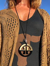 Charger l'image dans la galerie, Sautoir corne "H"