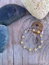 Charger l&#39;image dans la galerie, Bracelet &quot;Marguerites&quot; argenté
