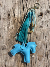 Charger l&#39;image dans la galerie, Bijou de sac &quot;Cheval Bleu&quot;
