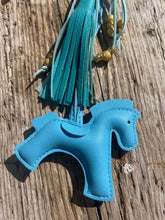 Charger l&#39;image dans la galerie, Bijou de sac &quot;Cheval Bleu&quot;
