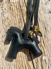 Charger l&#39;image dans la galerie, Bijou de sac &quot;Cheval Noir&quot;
