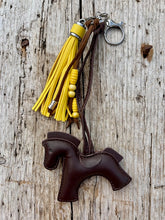 Charger l&#39;image dans la galerie, Bijou de sac &quot;Cheval Chocolat&quot;
