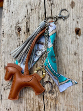 Charger l&#39;image dans la galerie, Bijou de sac &quot;Cheval Cognac&quot;
