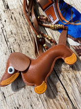 Charger l&#39;image dans la galerie, Bijou de sac &quot;Teckel Cognac&quot;
