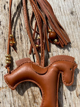 Charger l&#39;image dans la galerie, Bijou de sac &quot;Cheval Cognac&quot;
