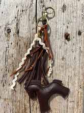 Charger l&#39;image dans la galerie, Bijou de sac &quot;Cheval Chocolat&quot;
