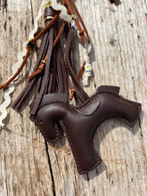 Charger l&#39;image dans la galerie, Bijou de sac &quot;Cheval Chocolat&quot;
