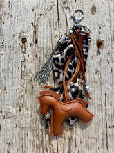 Charger l&#39;image dans la galerie, Bijou de sac &quot;Cheval Cognac&quot;
