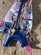 Charger l'image dans la galerie, Bijou de sac "Cheval Bleu Foncé"
