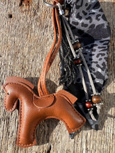 Charger l'image dans la galerie, Bijou de sac "Cheval Cognac"
