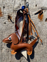 Charger l'image dans la galerie, Bijou de sac "Teckel Cognac"
