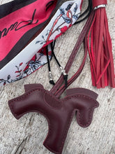 Charger l'image dans la galerie, Bijou de sac "Cheval Lie de Vin"
