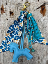 Charger l'image dans la galerie, Bijou de sac "Cheval Bleu Ciel"
