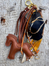 Charger l'image dans la galerie, Bijou de sac "Cheval Cognac"
