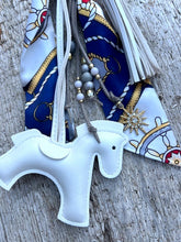 Charger l'image dans la galerie, Bijou de sac "Cheval Blanc"
