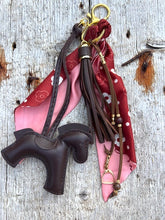 Charger l'image dans la galerie, Bijou de sac "Cheval Chocolat"
