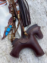 Charger l'image dans la galerie, Bijou de sac "Cheval Chocolat"
