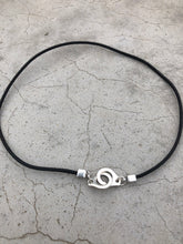 Charger l&#39;image dans la galerie, Collier &quot;Summer Menottes&quot;
